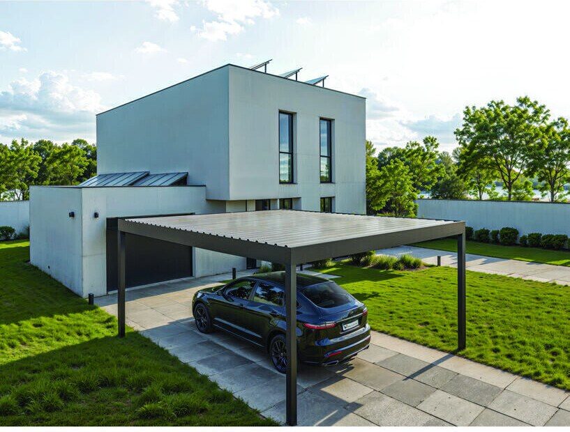 Moderner Alu-Carport mit Flachdach vor einem Haus